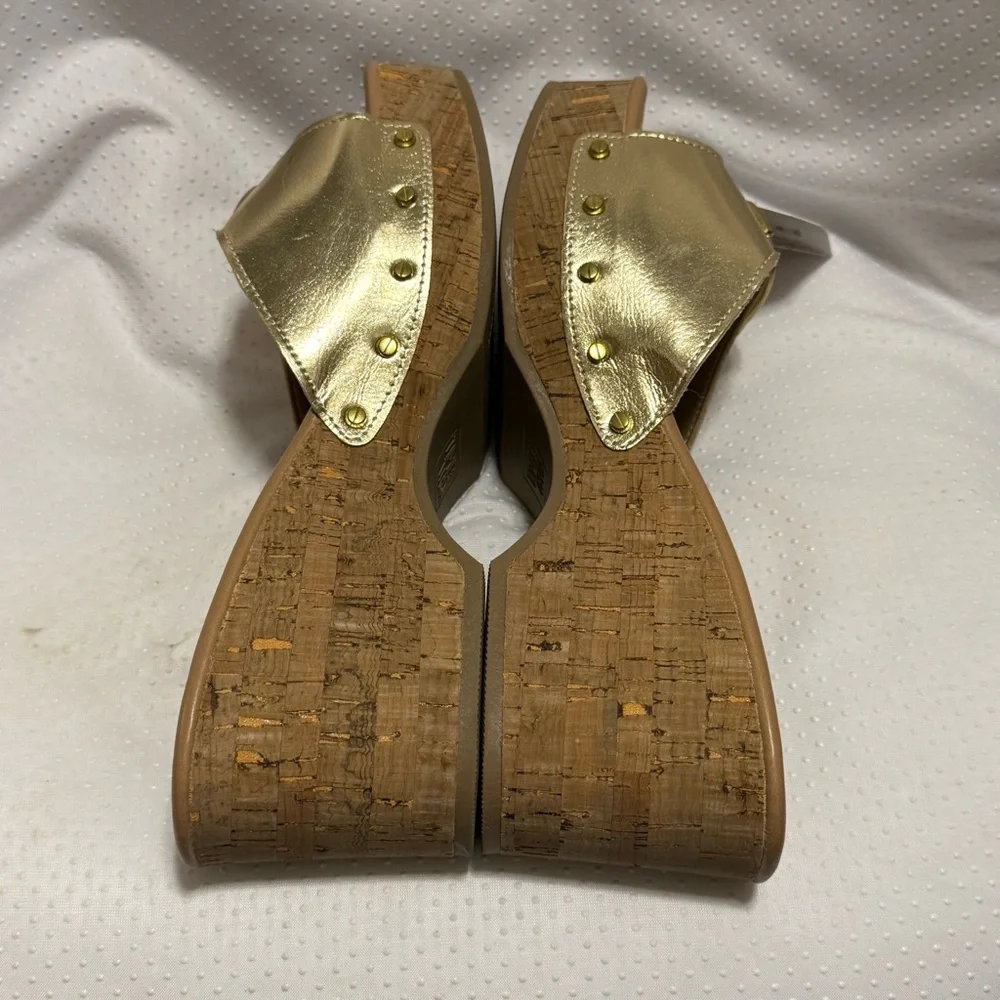 Time and Tru Gold Metallic Platform Shoes Women’s Size 8.5 New‎